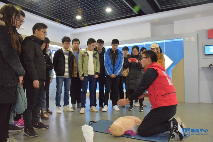 校红十字会完�?017级研究生应急救护普及性培�?2)1.jpg