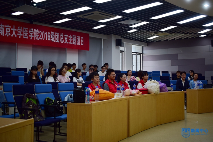 校红十字会赴南京大学医学院开展应急救护普及性培训(1)1.jpg 校红十字会赴南京大学医学院开展应急救护普及性培训(1)1.jpg