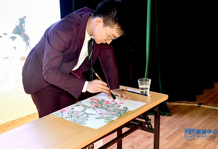 nEO_IMG_QCD_1241.jpg nEO_IMG_QCD_1241.jpg