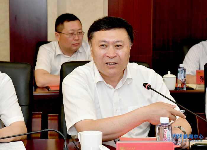 11乔旭校长作工作汇报.jpg 11乔旭校长作工作汇报.jpg